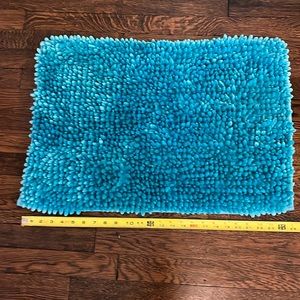 Soft and comfy turquoise bathmat